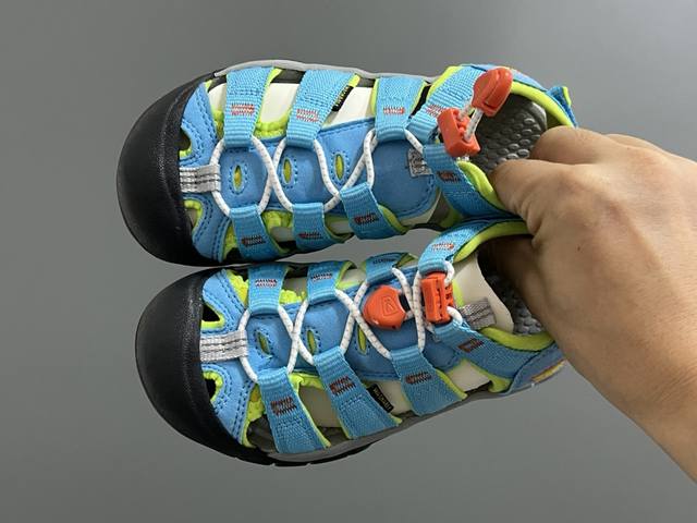 Overseas Edition Keen Stream-Crossing Children's Sandals With Magic Tape At The Overseas Edition Keen Stream-Crossing Children's Sandals With Magic Tape At The
