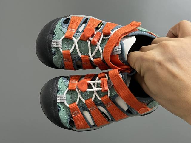 Overseas Edition Keen Kohn Stream-Crossing Two-Way Children's Sandals Size: 26-3 Overseas Edition Keen Kohn Stream-Crossing Two-Way Children's Sandals Size: 26-3
