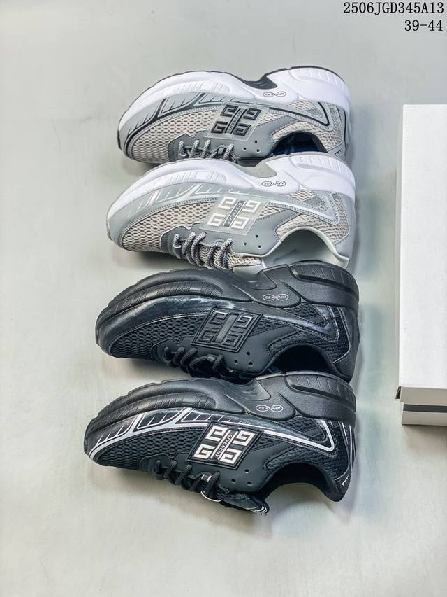 Miumiu 2025 early spring fashion new product, double shoelaces, embodies Miu Miu Miumiu 2025 early spring fashion new product, double shoelaces, embodies Miu Miu