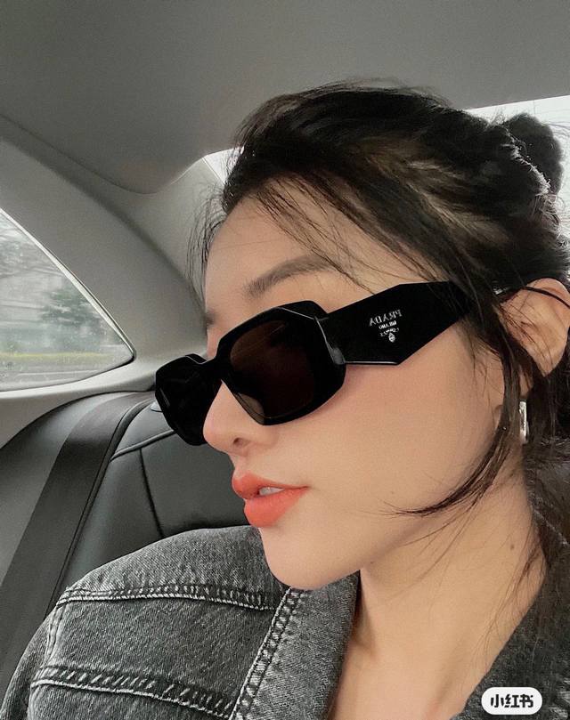 Chanel heart diamond double C earrings Chanel heart diamond double C earrings