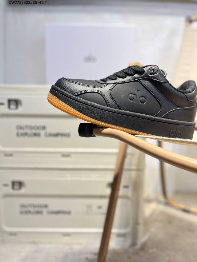 Alo Yoga Recovery Mode versatile, lightweight, non-slip, shock-absorbing low-top Alo Yoga Recovery Mode versatile, lightweight, non-slip, shock-absorbing low-top