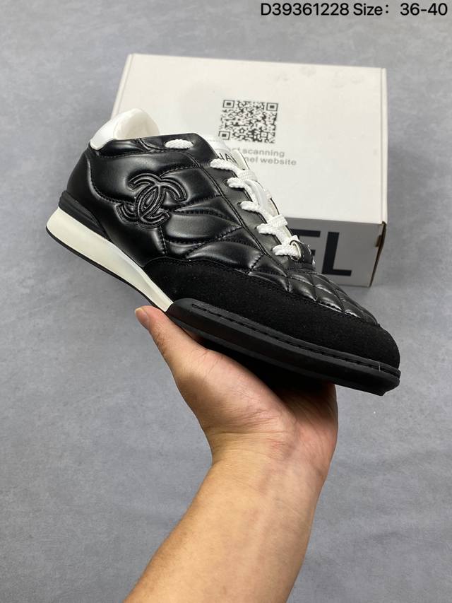 Chanel New Casual White Sneakers, Classic All-Season Style, a favorite of online Chanel New Casual White Sneakers, Classic All-Season Style, a favorite of online