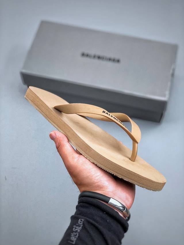Balenciaga classic versatile simple flip-flops, summer home, beach, street styl Balenciaga classic versatile simple flip-flops, summer home, beach, street styl
