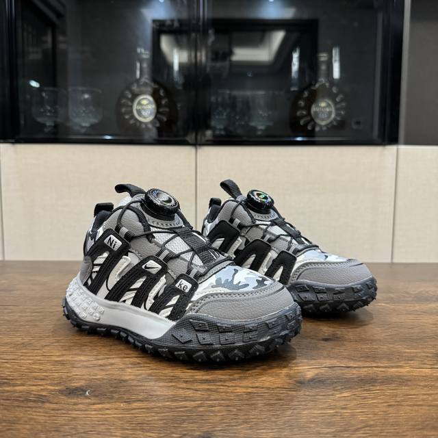 Special offer, returnable/exchangeable. Nike's new tire-soled hiking shoes (siz Special offer, returnable/exchangeable. Nike's new tire-soled hiking shoes (siz